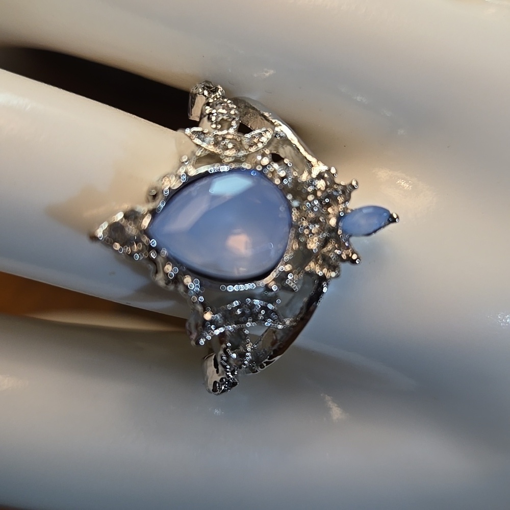 Exquisite Moon Crown Ring w/Unique Design Victorian Flair size 8 - Picture 2 of 7